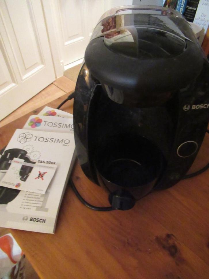 BOSCH Tas 2002 TASSIMO AMIA (Black), Witgoed en Apparatuur, Koffiezetapparaten, Gebruikt, Koffiepads en cups, Afneembaar waterreservoir