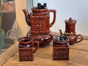 Vintage setje Thee retro kleur bruin beschikbaar voor biedingen