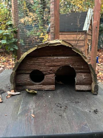 Houten knaagdier huisje beschikbaar voor biedingen
