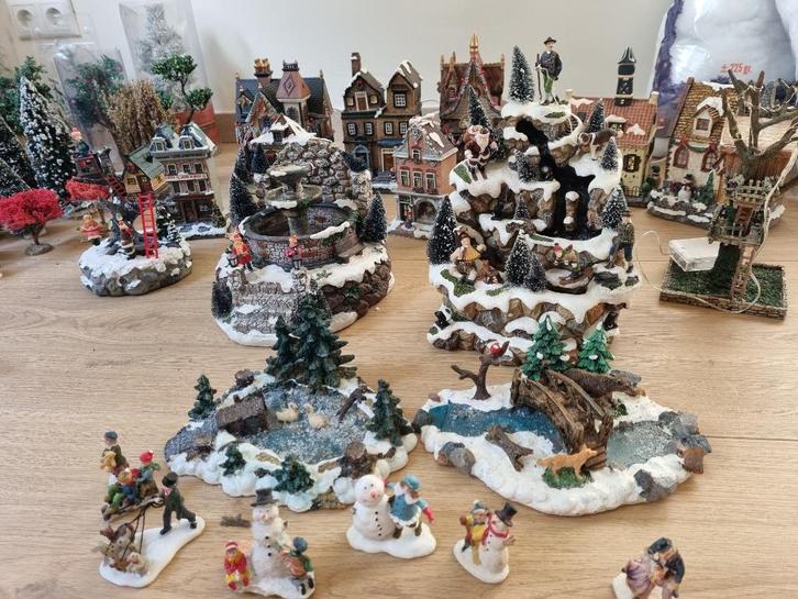 Kerstdorp met huisjes, accessoire en veel extras, Diversen, Kerst, Zo goed als nieuw, Ophalen