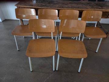 Diverse stoelen, zie de foto's ! beschikbaar voor biedingen
