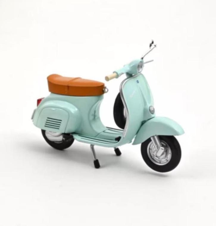 Vespa 50 N 1969 Licht Blauw schaal 1:18 NOREV REF. 182081, Hobby en Vrije tijd, Modelauto's | 1:18, Nieuw, Motor, Norev, Verzenden