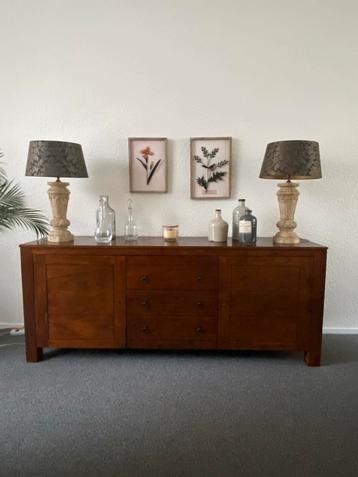 Dressoirkast massief hout bruin beschikbaar voor biedingen
