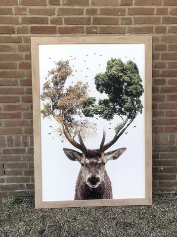 Grote lijst met mdf print - hert met gewei - 134 cm x 94 cm beschikbaar voor biedingen