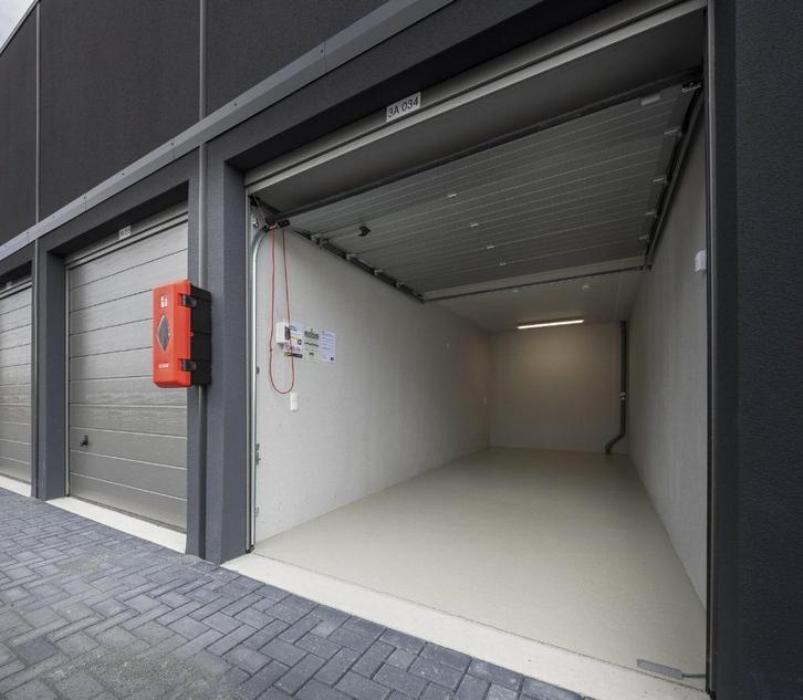 Zakelijke goed beveiligde garage- of werkplaats te huur, Auto diversen, Autostallingen en Garages
