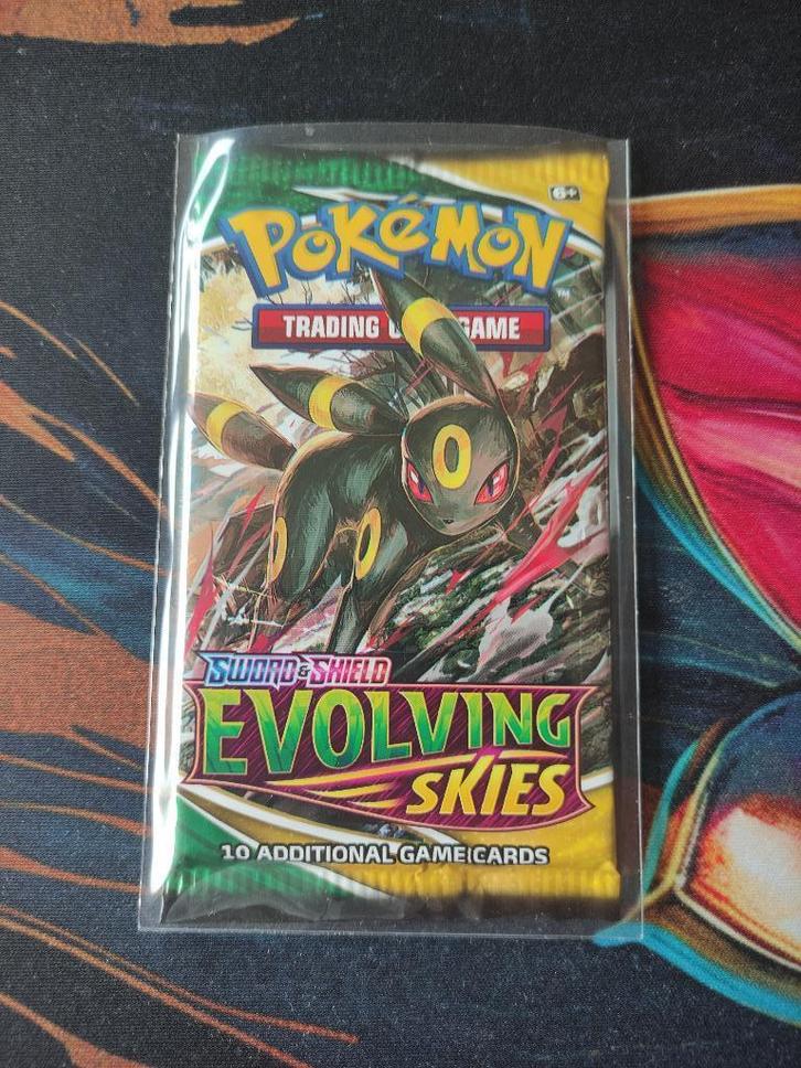 Evolving Skies Booster - Umbreon Art - Sealed, Hobby en Vrije tijd, Verzamelkaartspellen | Pokémon, Nieuw, Booster, Foil, Ophalen of Verzenden