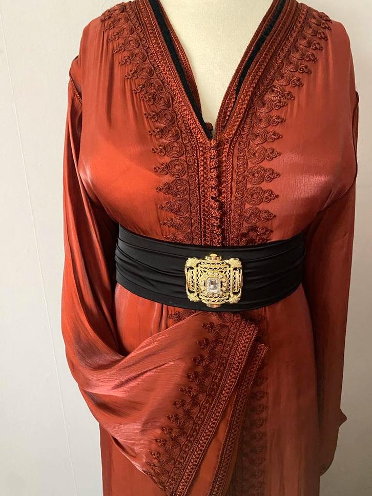 Takchita Organza Bronze Kleur, Kleding | Dames, Jurken, Zo goed als nieuw, Maat 38/40 (M), Overige kleuren, Onder de knie, Ophalen of Verzenden