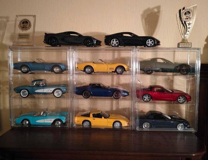 Complete evolution Chevrolet Corvette collectie + 3 vitrine, Hobby en Vrije tijd, Modelauto's | 1:18, Zo goed als nieuw, Auto