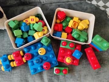 Baby duplo - blokken, rammelaars, auto's en een grote rups beschikbaar voor biedingen