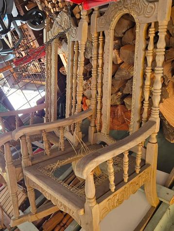 Antiek houten schommelstoelen beschikbaar voor biedingen