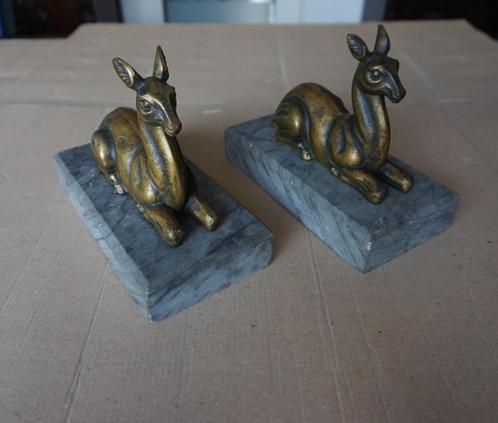 Beeldjes van 2 herten op marmer, Antiek en Kunst, Kunst | Beelden en Houtsnijwerken, Verzenden