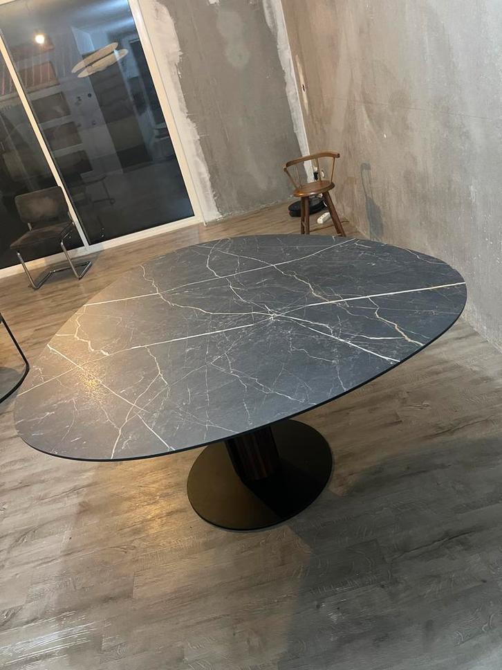 Mooie ovale steely organisch eettafel met marmerlook blad, Huis en Inrichting, Tafels | Eettafels, Zo goed als nieuw, 100 tot 150 cm
