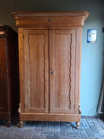 Geloogde biedermeier meidenkast kledingkast. beschikbaar voor biedingen