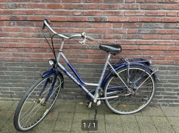 Dames fiets beschikbaar voor biedingen