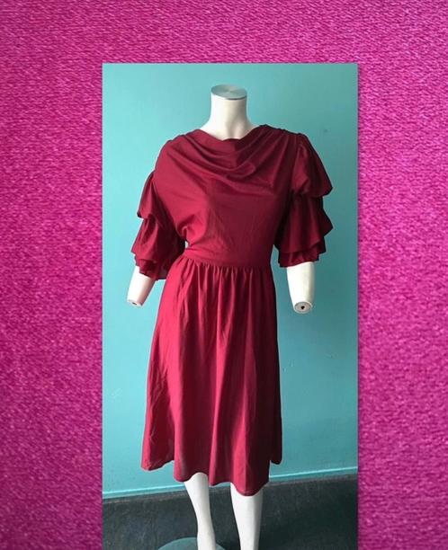 Vintage jaren 70 jurk Bordeauxrood maat 38, Kleding | Dames, Jurken, Gedragen, Maat 38/40 (M), Rood, Knielengte, Verzenden