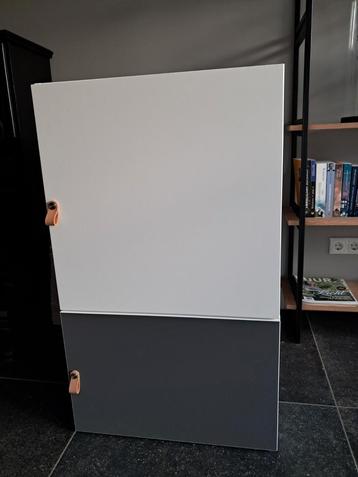 Goede en degelijke kasten. 2 losse segmenten. MAG SNEL WEG!