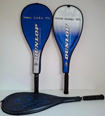 Squash racket's oa 2 Dunlop's & 1 naamloos racket met hoezen beschikbaar voor biedingen