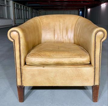 vintage clubfauteuil – leer met siernagels beschikbaar voor biedingen