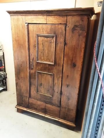 Vintage houten kast , mooi doorleefd patina beschikbaar voor biedingen
