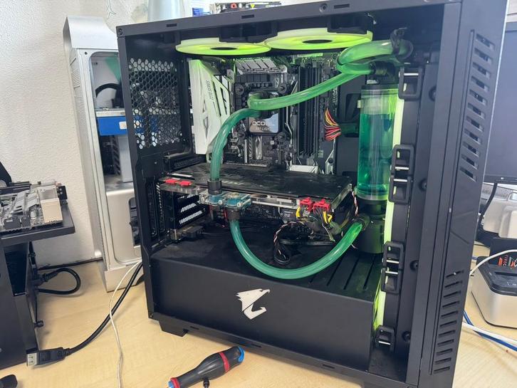 Full Loop PC (i7 7700K, 16GB DDR4, GTX 1080, 256GB NVME), Computers en Software, Computerbehuizingen, Zo goed als nieuw, Ophalen of Verzenden