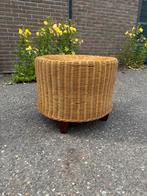 Rotan poef rond, Huis en Inrichting, Banken | Voetenbanken en Poefen, Ophalen, Zo goed als nieuw, Rond, Minder dan 50 cm