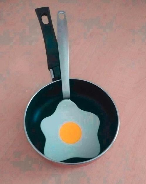 Mini steelpan eierpan met spatel. Doorsnede pan 12 cm, Huis en Inrichting, Keuken | Potten en Pannen, Nieuw, Ophalen of Verzenden