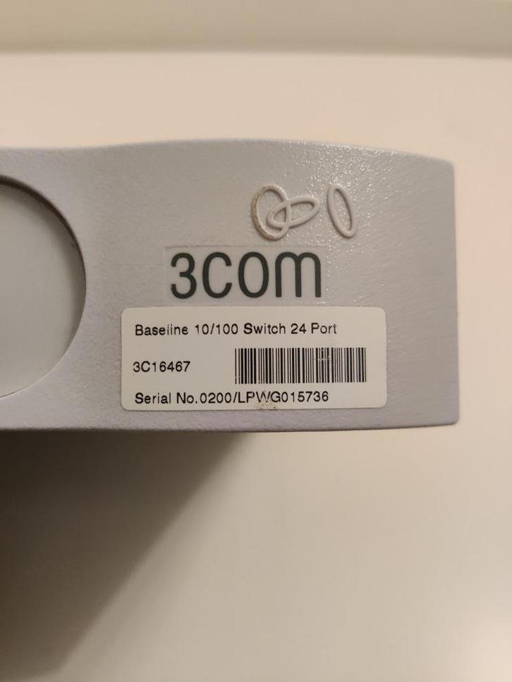 3Com Baseline 10/100 Switch 24 Poorten (3C16467), Computers en Software, Netwerk switches, Gebruikt, Ophalen of Verzenden