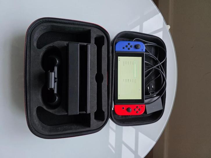 Nintendo Switch (LCD) met 2 extra controllers (1 Pro), Spelcomputers en Games, Spelcomputers | Nintendo Switch, Gebruikt, Switch 2019 Upgrade