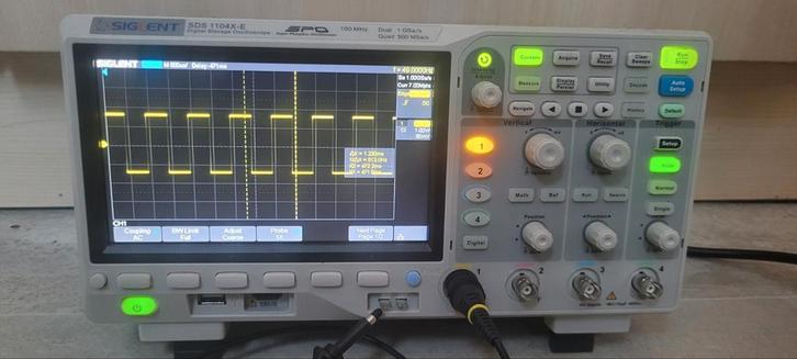 Siglent SDS1104X-E Oscilloscoop 4-kanaals 100MHz + 4 probes, Doe-het-zelf en Verbouw, Meetapparatuur, Ophalen