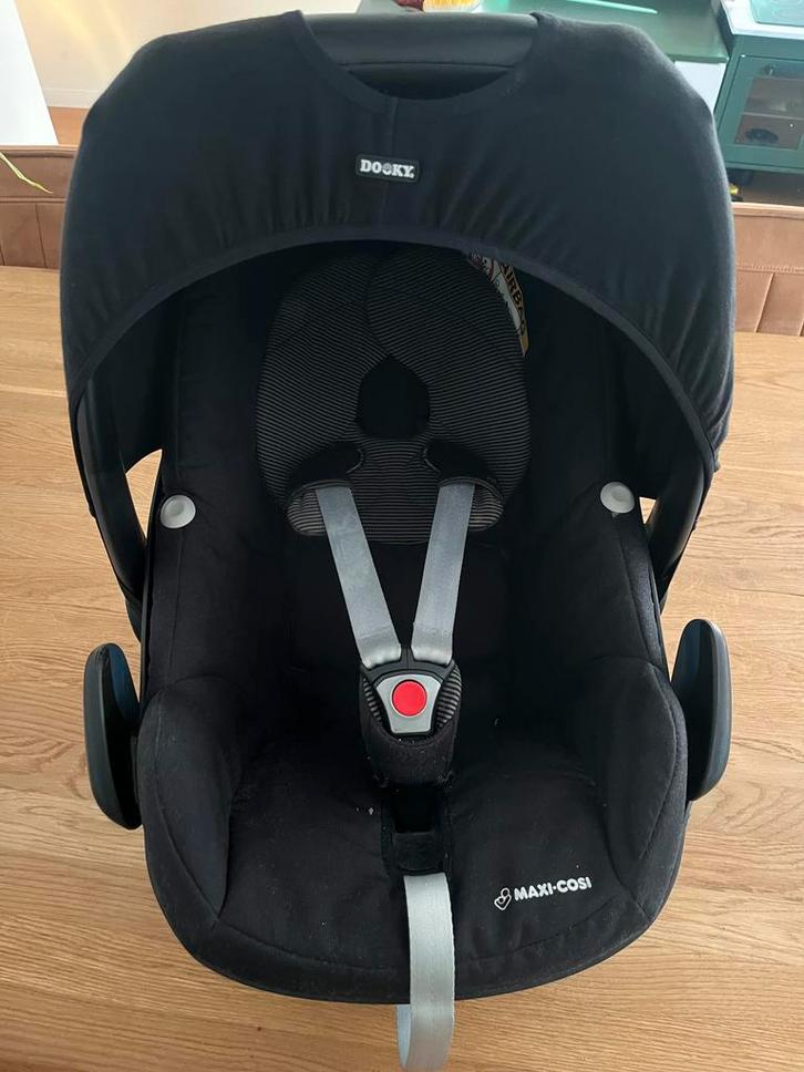 Maxi Cosi Pebble incl. Familyfix base en eventueel 2 hoezen, Kinderen en Baby's, Autostoeltjes, Gebruikt, Maxi-Cosi, 0 t/m 10 kg