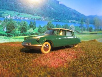 1/43 Citroën ID/DS 19 Atlas Dinky Toys met lichte lakschade beschikbaar voor biedingen