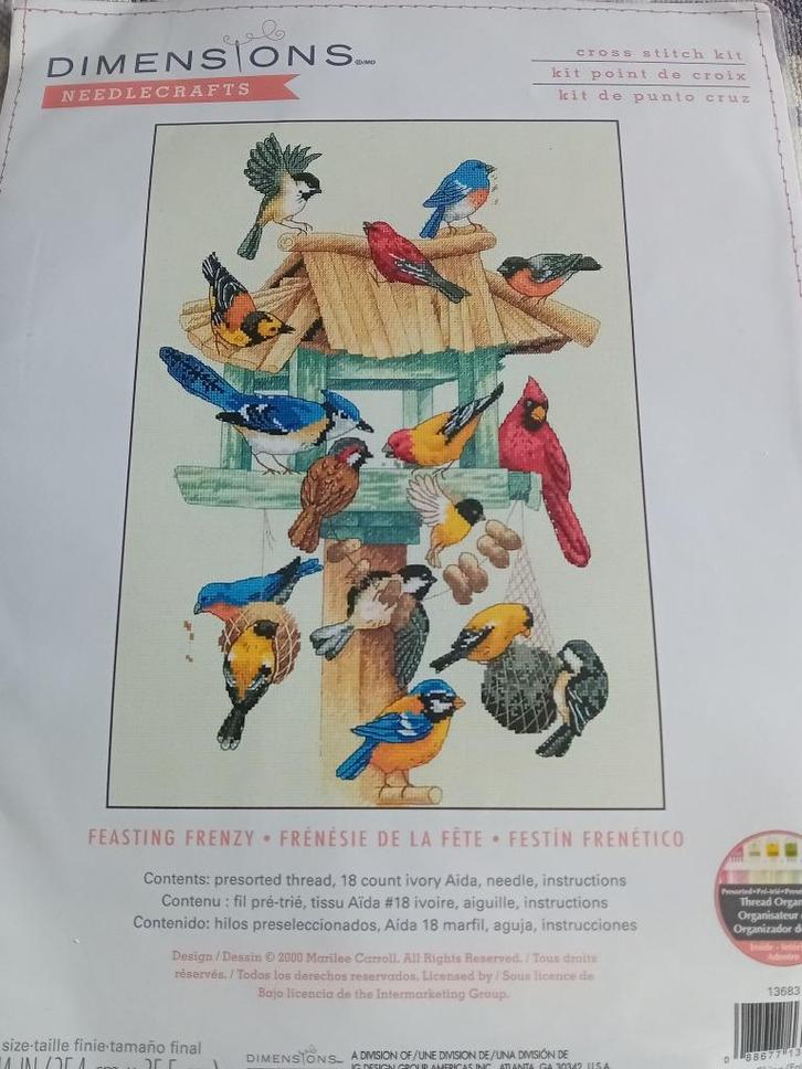 Borduurpakket Feasting Frenzy van Dimensions, Hobby en Vrije tijd, Borduren en Borduurmachines, Nieuw, Borduurpakket, Ophalen of Verzenden