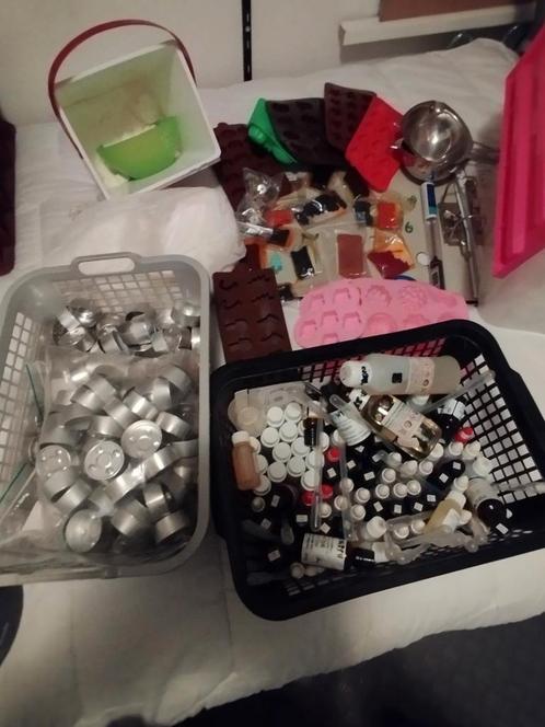 Pakket wax, geurtjes en mallen etc., Hobby en Vrije tijd, Knutselen, Zo goed als nieuw, Materiaal, Ophalen of Verzenden