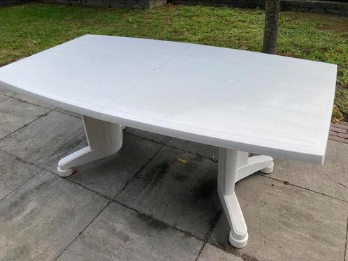 Mooie tuintafel, Tuin en Terras, Tuintafels, Zo goed als nieuw, Rechthoekig, Kunststof, Ophalen