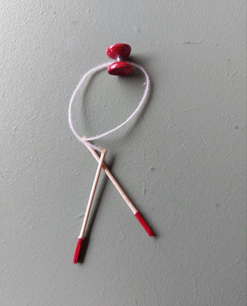 Vintage DIABOLO, poppenhuisminiatuur, schaal 1op12., Verzamelen, Ophalen of Verzenden, Nieuw, Poppenhuis