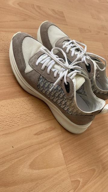 Dior sneakers beschikbaar voor biedingen