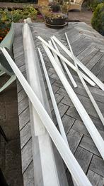Witte kunststof hoek profielen nieuw en gebruikt, Doe-het-zelf en Verbouw, Plinten en Afwerking, Ophalen, Kunststof, Lijsten, Zo goed als nieuw