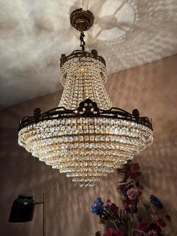 Mooie antieke kroonluchter beschikbaar voor biedingen