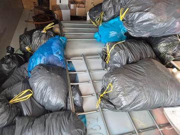 Kleding beschikbaar voor biedingen
