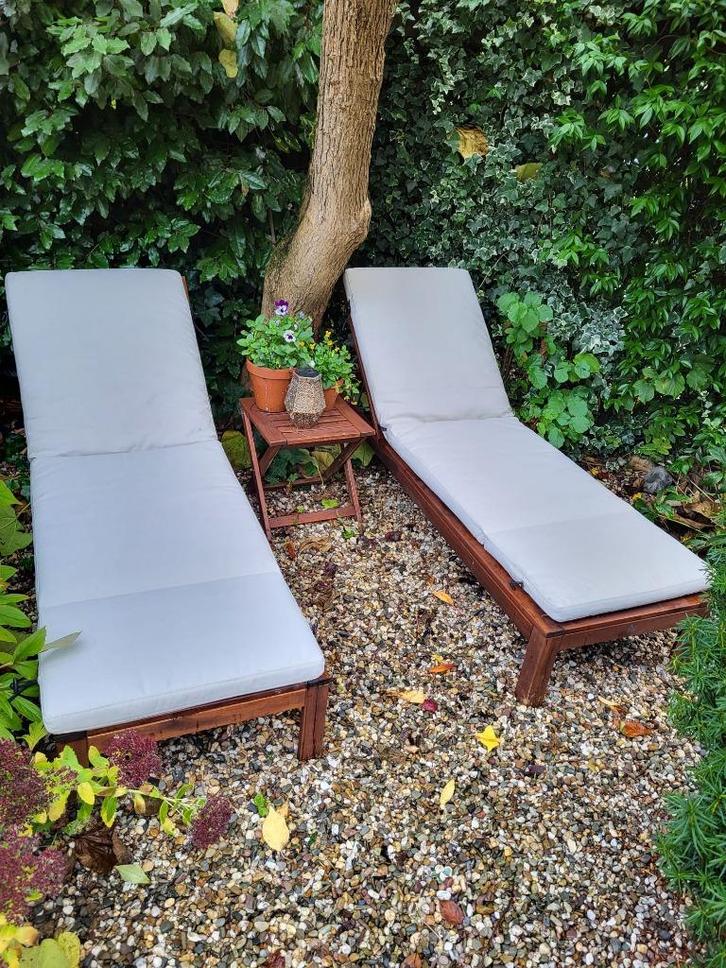 2 ligbedden IKEA Nammaro incl bijtafel, Tuin en Terras, Ligbedden, Zo goed als nieuw, Hout, Ophalen