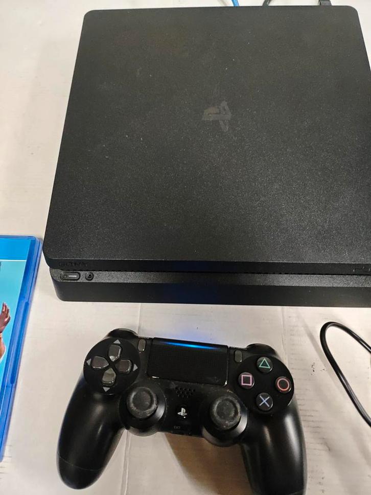 Sony PlayStation 4 Slim 1 TB + 1 DS Controller + FIFA 19, Spelcomputers en Games, Spelcomputers | Sony PlayStation 4, Gebruikt
