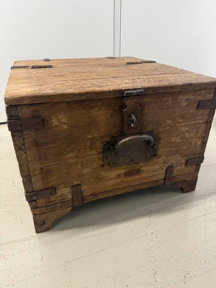 Originele Kazerne Kist uit India., Huis en Inrichting, Woonaccessoires | Kisten, Zo goed als nieuw, 50 tot 75 cm, 100 tot 125 cm