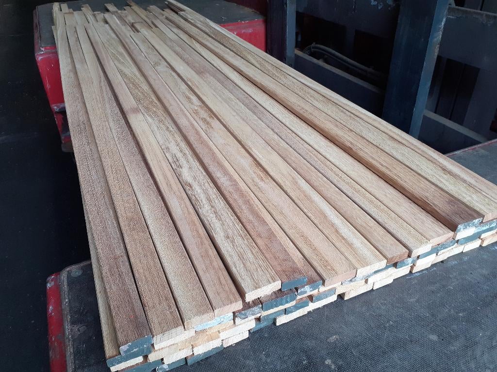 Partij 70 stuks Iroko geschaafde latten 16x38mm en 16x52mm, Ophalen of Verzenden, 180 tot 250 cm, Planken, Hardhout