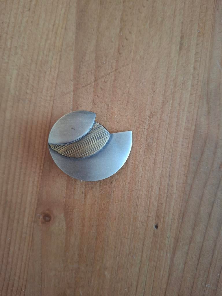 Vintage design sjaalklem, Sieraden, Tassen en Uiterlijk, Broches, Ophalen of Verzenden, Zo goed als nieuw, Overige kleuren, Overige materialen