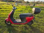 Mooie rode scooter, Fietsen en Brommers, Brommeronderdelen | Snorfietsen, Ophalen, Zo goed als nieuw, Overige typen, Overige merken