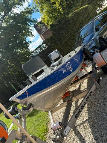 Een mooi alluminium vissersboot beschikbaar voor biedingen