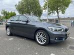 BMW 1-Serie 118i 136pk Aut 2018 Grijs, Auto's, BMW, 65 €/maand, Zwart, USB, 650 kg