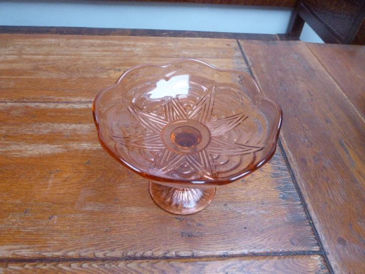 art deco persglazen schaal op voet in rosaline, Belge, Antiek en Kunst, Antiek | Glas en Kristal, Ophalen of Verzenden