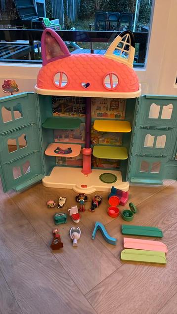 Gabby’s poppenhuis met toebehoren beschikbaar voor biedingen