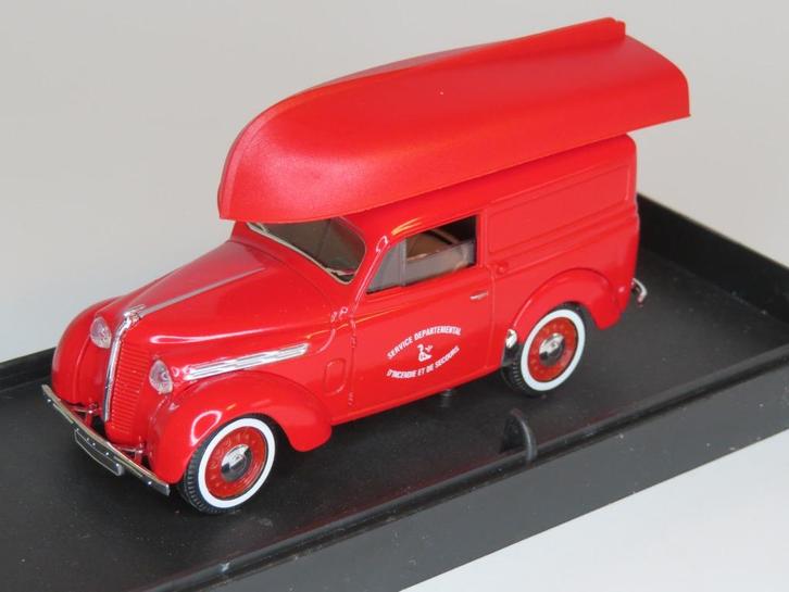 Renault Juvaquatre (brandweer), Hobby en Vrije tijd, Modelauto's | 1:43, Nieuw, Auto, Solido, Ophalen of Verzenden